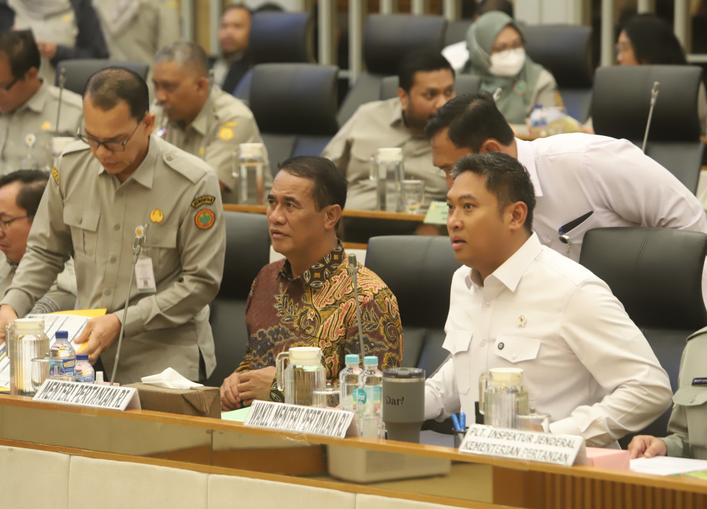 Komisi IV DPR menggelar Raker dengan Menteri Pertanian Amran Sulaiman membahas rencana program kegiatan 2026 (Ashar/SinPo.id)