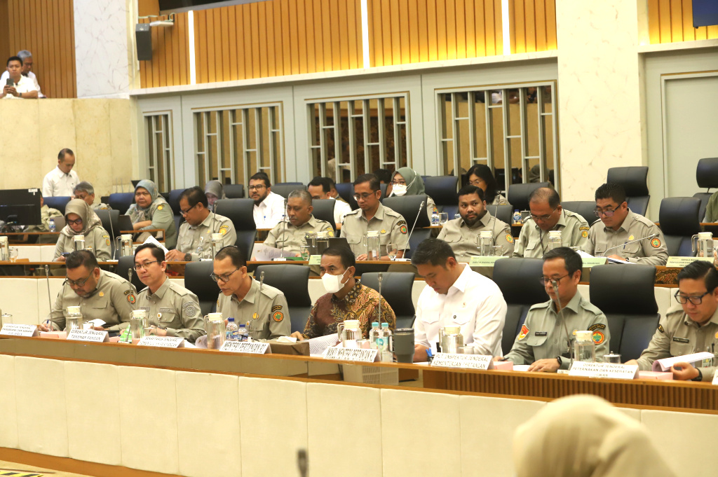 Komisi IV DPR menggelar Raker dengan Menteri Pertanian Amran Sulaiman membahas rencana program kegiatan 2026 (Ashar/SinPo.id)