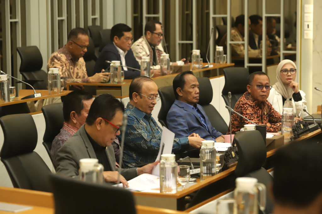 Komisi IV DPR menggelar Raker dengan Menteri Pertanian Amran Sulaiman membahas rencana program kegiatan 2026 (Ashar/SinPo.id)