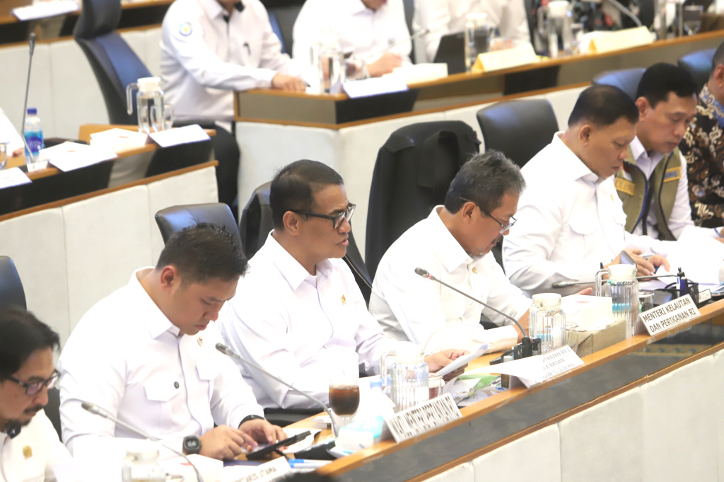 Komisi IV DPR menggelar raker dengan Menteri Pertanian, Menteri KKP, Bulog membahas penguatan ketahanan pangan nasional (Ashar/SinPo.id)