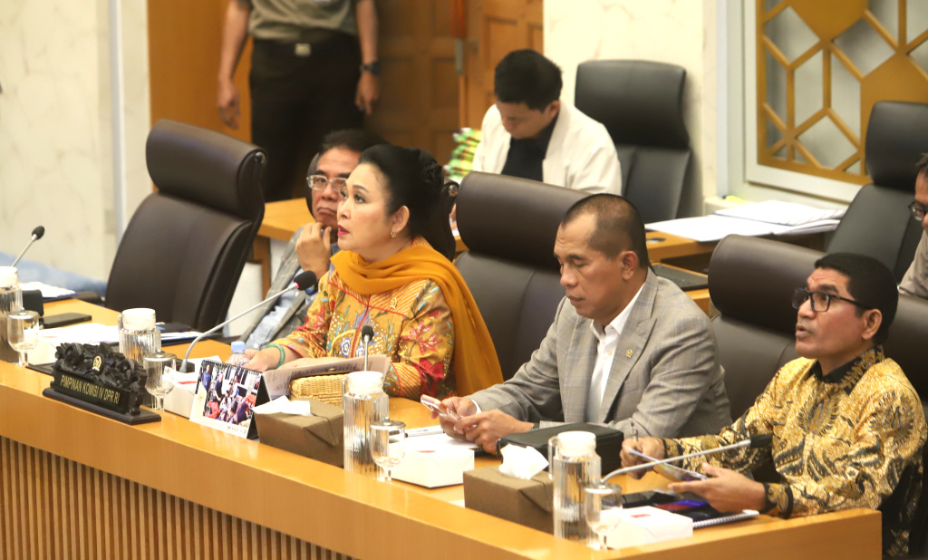 Komisi IV DPR menggelar raker dengan Menteri Pertanian, Menteri KKP, Bulog membahas penguatan ketahanan pangan nasional (Ashar/SinPo.id)