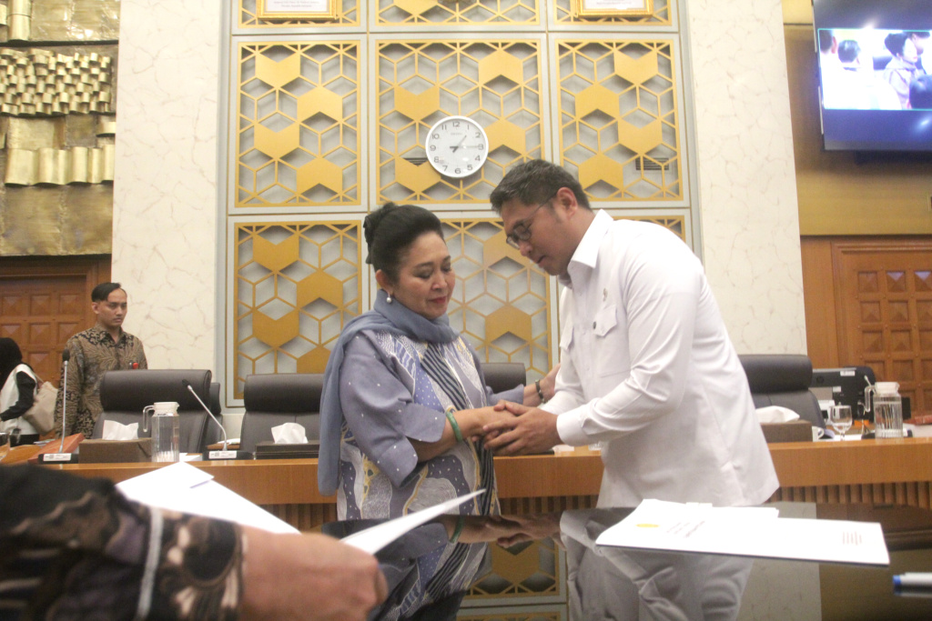 Komisi IV DPR gelar raker dengan Wamentan Sudaryono membahas Penyesuaian Anggaran 2026 (Ashar/SinPo.id)