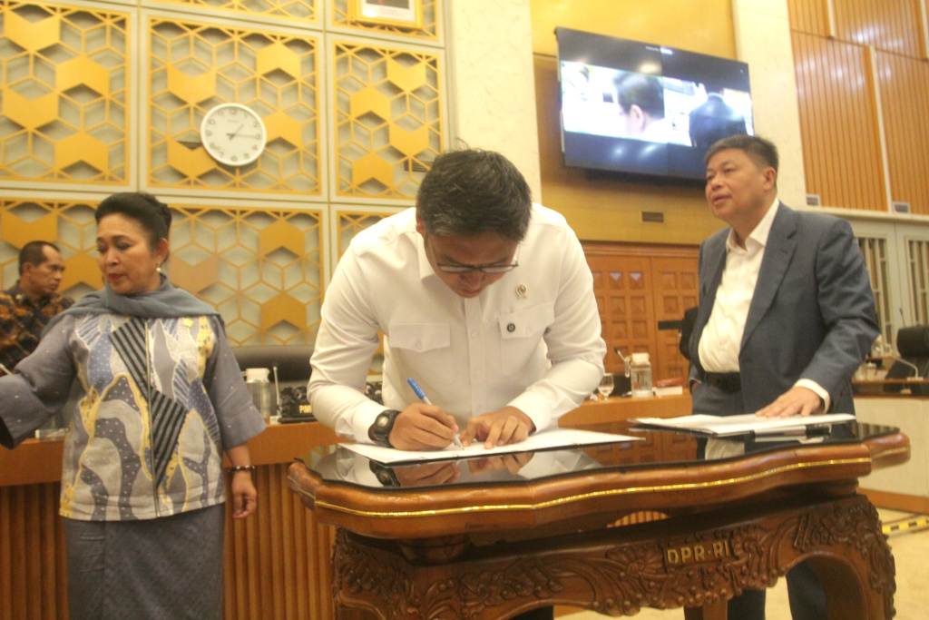 Komisi IV DPR gelar raker dengan Wamentan Sudaryono membahas Penyesuaian Anggaran 2026 (Ashar/SinPo.id)