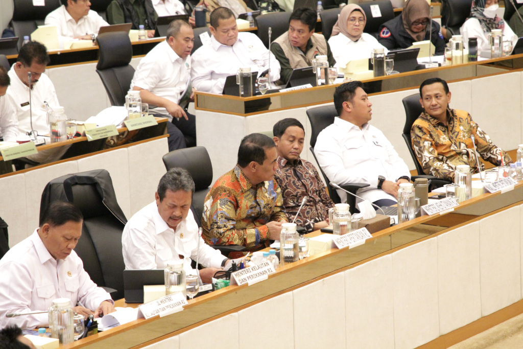 Komisi IV DPR menggelar raker dengan Menteri Pertanian, Menteri Kehutanan dan Menteri Kelautan dan Perikanan membahas pemulihan pasca bencana (Ashar/SinPo.id)