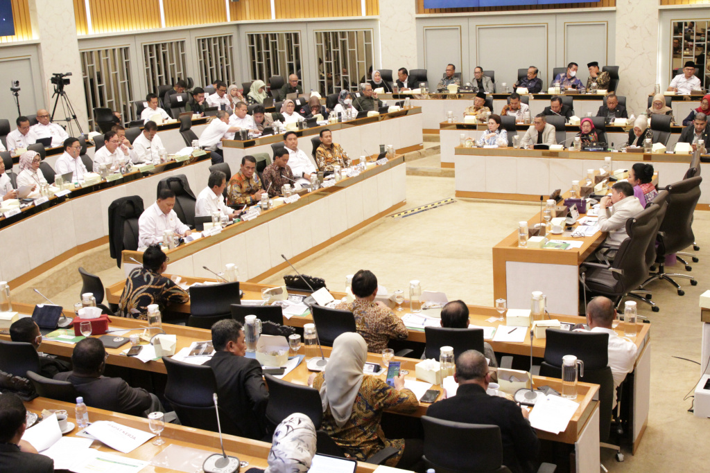 Komisi IV DPR menggelar raker dengan Menteri Pertanian, Menteri Kehutanan dan Menteri Kelautan dan Perikanan membahas pemulihan pasca bencana (Ashar/SinPo.id)