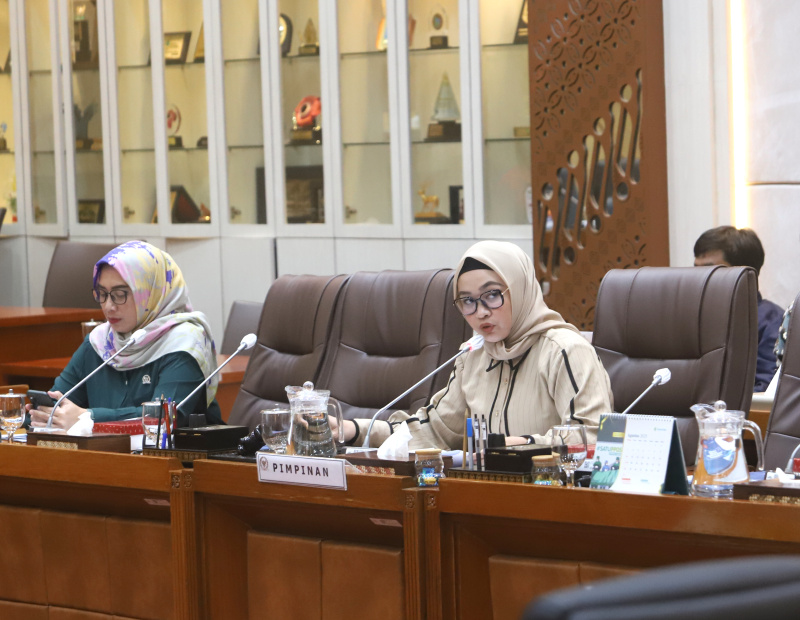 Komisi IX DPR gelar raker dengan Menaker Yassierli bahas laporan keuangan APBN TA 2024 (Ashar/SinPo.id)