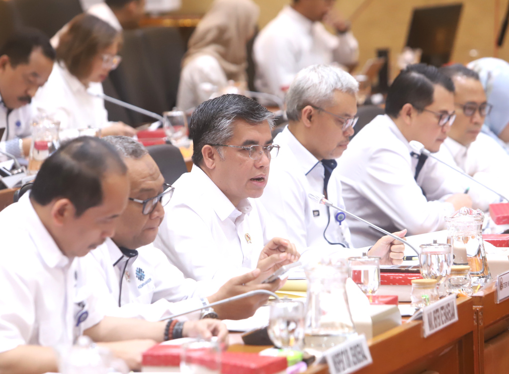 Komisi IX DPR gelar raker dengan Menteri Ketenagakerjaan Yassierli membahas program kerja 2026 dan Magang Kerja Nasional serta Magang di luar negeri (Ashar/SinPo.id)