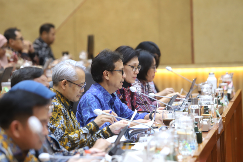Komisi IX DPR gelar raker dengan Menkes Budi Gunadi Sadikin membahas evaluasi program pemeriksaan gratis (Ashar/SinPo.id)