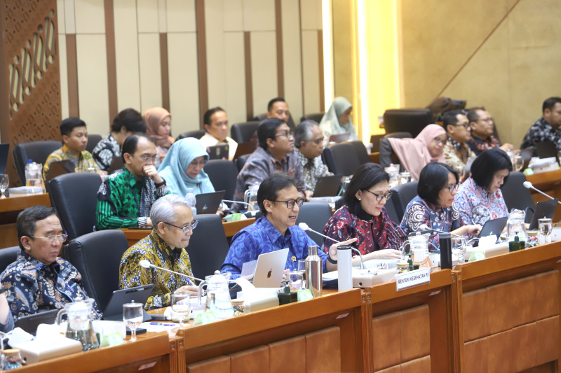 Komisi IX DPR gelar raker dengan Menkes Budi Gunadi Sadikin membahas evaluasi program pemeriksaan gratis (Ashar/SinPo.id)
