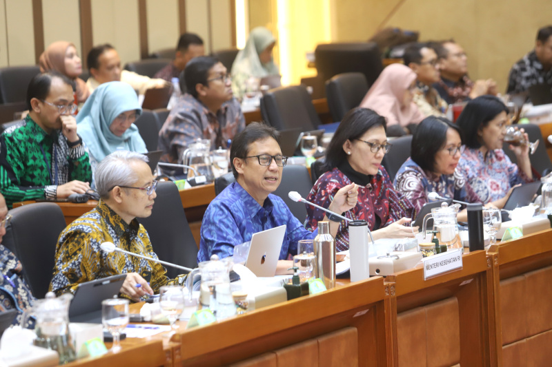 Komisi IX DPR gelar raker dengan Menkes Budi Gunadi Sadikin membahas evaluasi program pemeriksaan gratis (Ashar/SinPo.id)