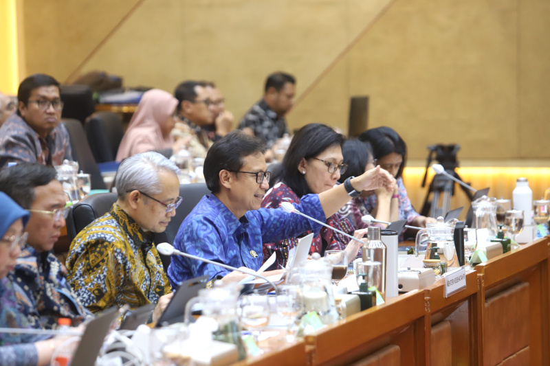 Komisi IX DPR gelar raker dengan Menkes Budi Gunadi Sadikin membahas evaluasi program pemeriksaan gratis (Ashar/SinPo.id)