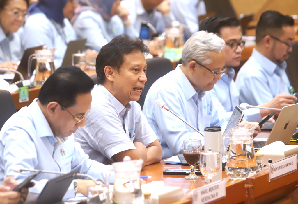 Komisi IX DPR menggelar raker dengan Menteri Kesehatan Budi Gunadi Sadikin membahas penanganan penyakit campak dan penyakit menular lainnya (Ashar/SinPo.id)