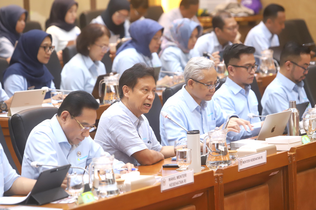 Komisi IX DPR menggelar raker dengan Menteri Kesehatan Budi Gunadi Sadikin membahas penanganan penyakit campak dan penyakit menular lainnya (Ashar/SinPo.id)