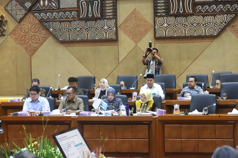 Komisi IX DPR gelar ramer dengan Menkes Budi Gunadi Sadikin membahas PPDS dan Persiapan Pelayanan Kesehatan Haji 2025 (Ashar/SinPo.id)