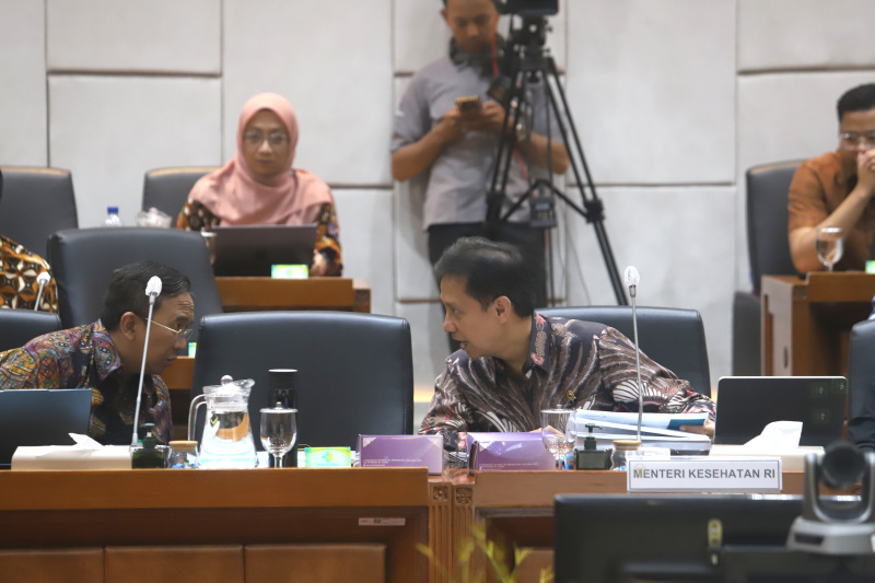 Komisi IX DPR gelar ramer dengan Menkes Budi Gunadi Sadikin membahas PPDS dan Persiapan Pelayanan Kesehatan Haji 2025 (Ashar/SinPo.id)