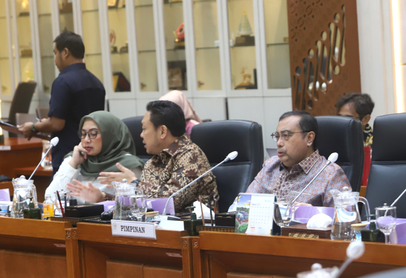 Komisi IX DPR gelar ramer dengan Menkes Budi Gunadi Sadikin membahas PPDS dan Persiapan Pelayanan Kesehatan Haji 2025 (Ashar/SinPo.id)