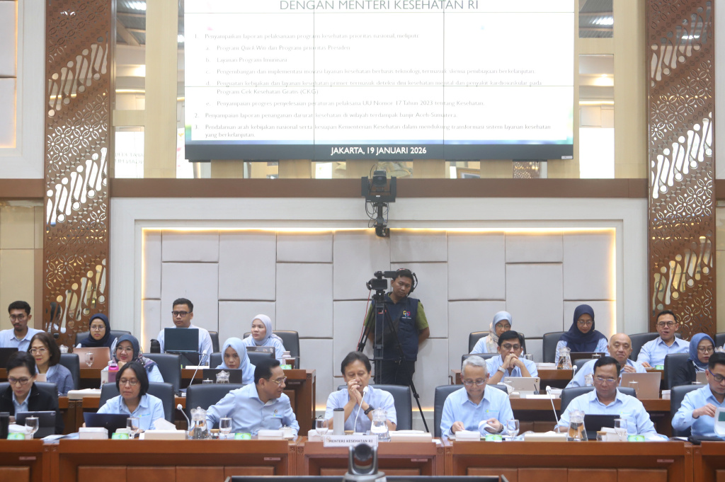 Komisi IX DPR menggelar Raker dengan Menkes Budi Gunadi Sadikin membahas program Kesehatan Prioritas Nasional di Wilayah terdampak bencana di Sumatera, dan pendalaman arah kebijakan nasional (Ashar/SinPo.id)