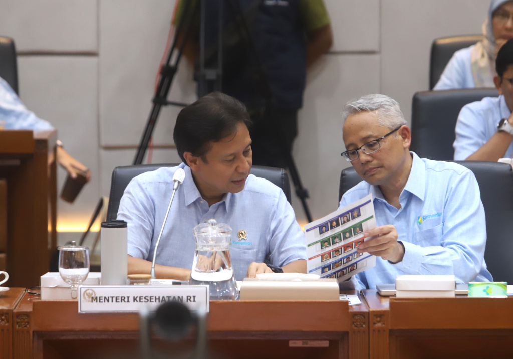 Komisi IX DPR menggelar Raker dengan Menkes Budi Gunadi Sadikin membahas program Kesehatan Prioritas Nasional di Wilayah terdampak bencana di Sumatera, dan pendalaman arah kebijakan nasional (Ashar/SinPo.id)