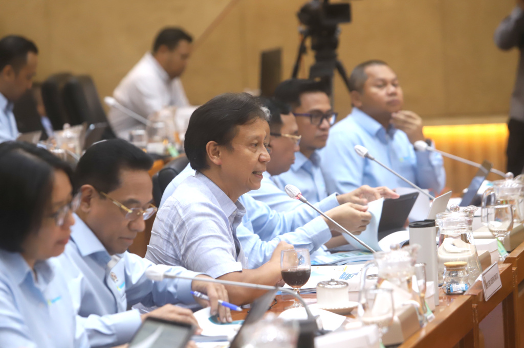 Komisi IX DPR menggelar Raker dengan Menkes Budi Gunadi Sadikin membahas program Kesehatan Prioritas Nasional di Wilayah terdampak bencana di Sumatera, dan pendalaman arah kebijakan nasional (Ashar/SinPo.id)