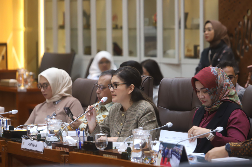 Komisi IX DPR menggelar Raker dengan Menkes Budi Gunadi Sadikin membahas program Kesehatan Prioritas Nasional di Wilayah terdampak bencana di Sumatera, dan pendalaman arah kebijakan nasional (Ashar/SinPo.id)