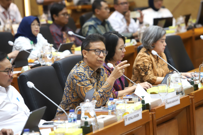 Komisi IX DPR gelar raker dengan Menteri Kesehatan Budi Gunadi Sadikin membahas Program Nasional Stunting bagi anak (Ashar/SinPo.id)