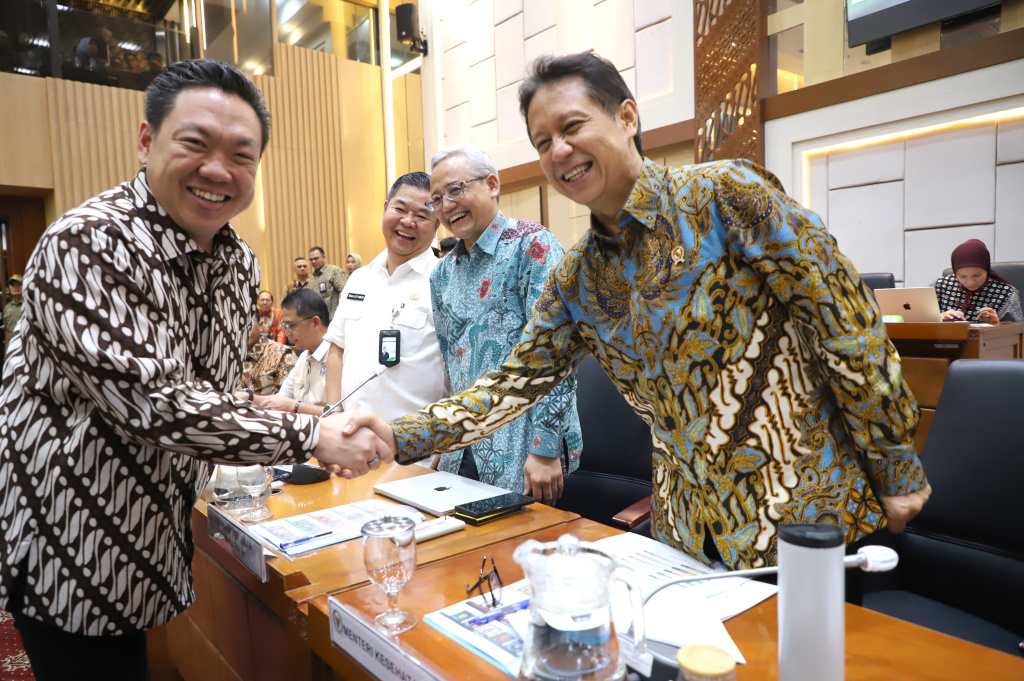 Komisi IX DPR menggelar raker dengan Menkes Budi Gunadi Sadikin dan Mensos Syaifullah Yusuf membahas Kecukupan Kouta PBI dan Peserta JKN (Ashar/SinPo.id)