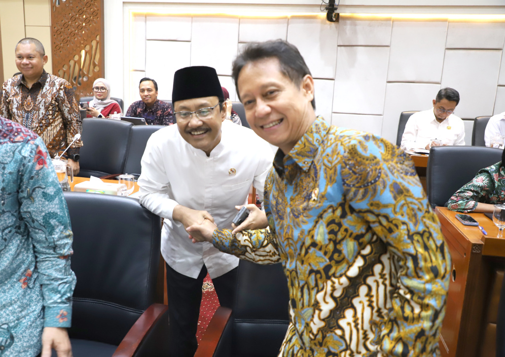 Komisi IX DPR menggelar raker dengan Menkes Budi Gunadi Sadikin dan Mensos Syaifullah Yusuf membahas Kecukupan Kouta PBI dan Peserta JKN (Ashar/SinPo.id)
