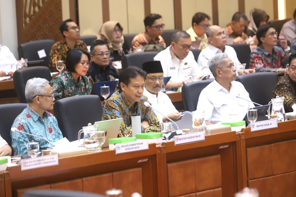 Komisi IX DPR menggelar raker dengan Menkes Budi Gunadi Sadikin dan Mensos Syaifullah Yusuf membahas Kecukupan Kouta PBI dan Peserta JKN (Ashar/SinPo.id)