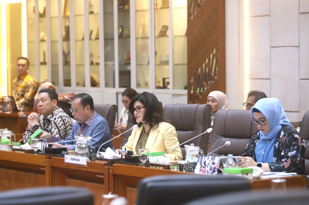 Komisi IX DPR menggelar raker dengan Menkes Budi Gunadi Sadikin dan Mensos Syaifullah Yusuf membahas Kecukupan Kouta PBI dan Peserta JKN (Ashar/SinPo.id)