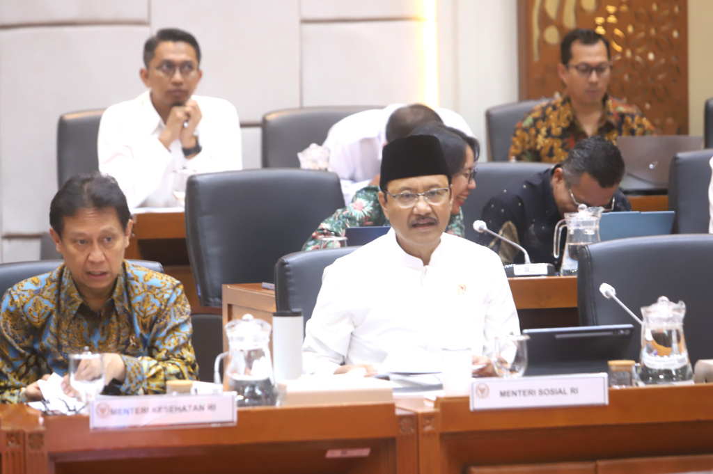 Komisi IX DPR menggelar raker dengan Menkes Budi Gunadi Sadikin dan Mensos Syaifullah Yusuf membahas Kecukupan Kouta PBI dan Peserta JKN (Ashar/SinPo.id)