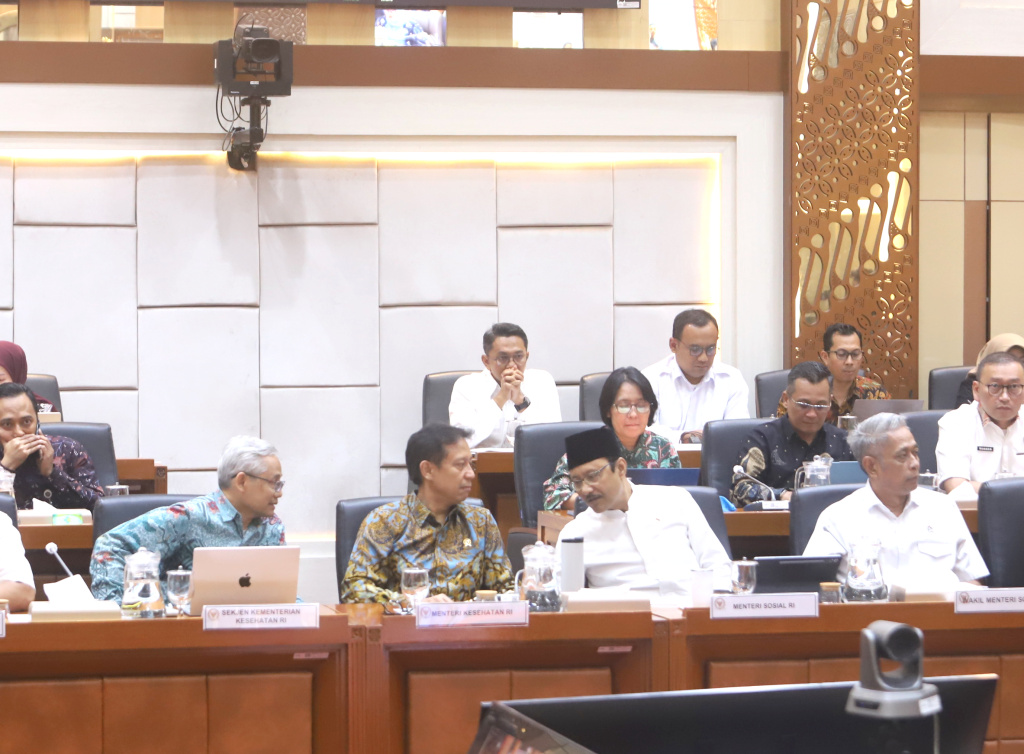 Komisi IX DPR menggelar raker dengan Menkes Budi Gunadi Sadikin dan Mensos Syaifullah Yusuf membahas Kecukupan Kouta PBI dan Peserta JKN (Ashar/SinPo.id)