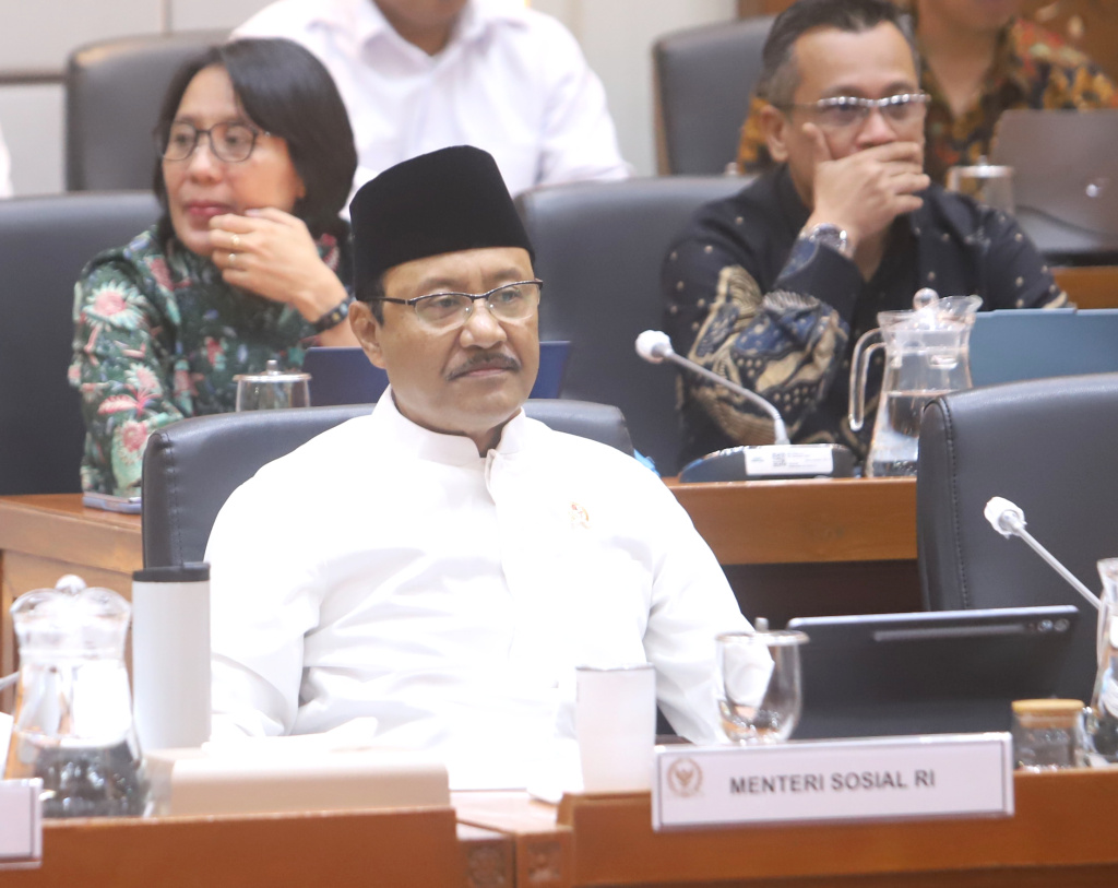 Komisi IX DPR menggelar raker dengan Menkes Budi Gunadi Sadikin dan Mensos Syaifullah Yusuf membahas Kecukupan Kouta PBI dan Peserta JKN (Ashar/SinPo.id)