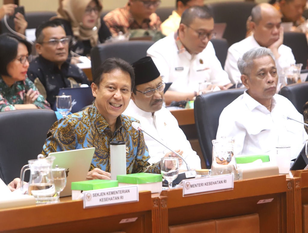 Komisi IX DPR menggelar raker dengan Menkes Budi Gunadi Sadikin dan Mensos Syaifullah Yusuf membahas Kecukupan Kouta PBI dan Peserta JKN (Ashar/SinPo.id)