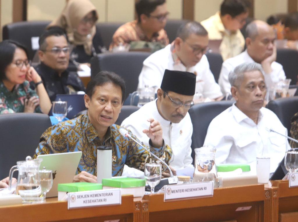 Komisi IX DPR menggelar raker dengan Menkes Budi Gunadi Sadikin dan Mensos Syaifullah Yusuf membahas Kecukupan Kouta PBI dan Peserta JKN (Ashar/SinPo.id)
