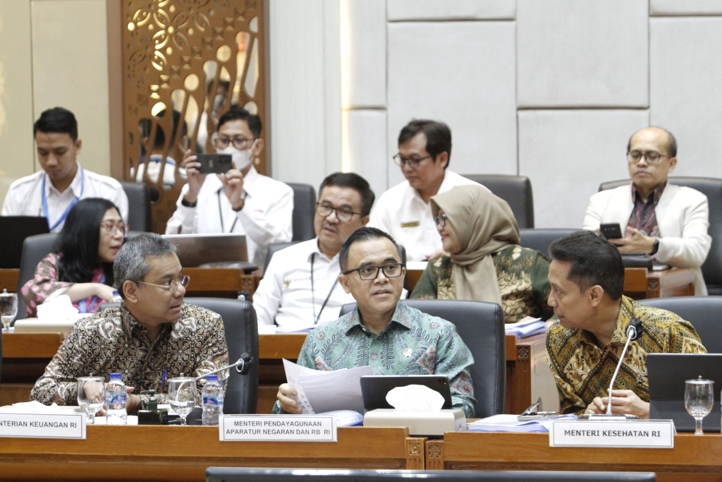 Komisi IX DPR gelar raker dengan Menkes, MenPAN-RB, Wamenkumham, Wamenkeu, Kemendikbudristek dan Kemendagri (Ashar/SinPo.id)