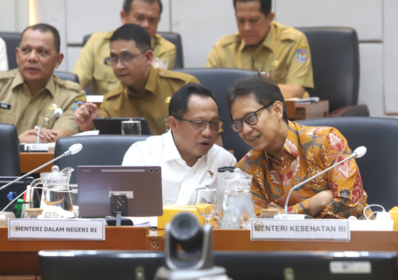 Komisi IX DPR raker dengan Menkes Budi Gunadi Sadikin, Mensos Syaifullah Yusuf, Mendagri Tito Karnavian membahas PBI (Ashar/SinPo.id)