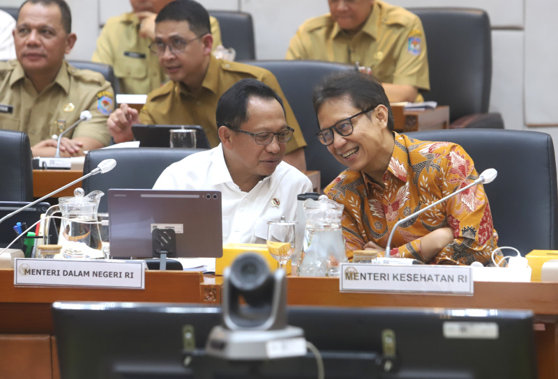 Komisi IX DPR raker dengan Menkes Budi Gunadi Sadikin, Mensos Syaifullah Yusuf, Mendagri Tito Karnavian membahas PBI (Ashar/SinPo.id)