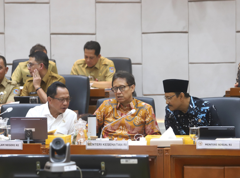 Komisi IX DPR raker dengan Menkes Budi Gunadi Sadikin, Mensos Syaifullah Yusuf, Mendagri Tito Karnavian membahas PBI (Ashar/SinPo.id)