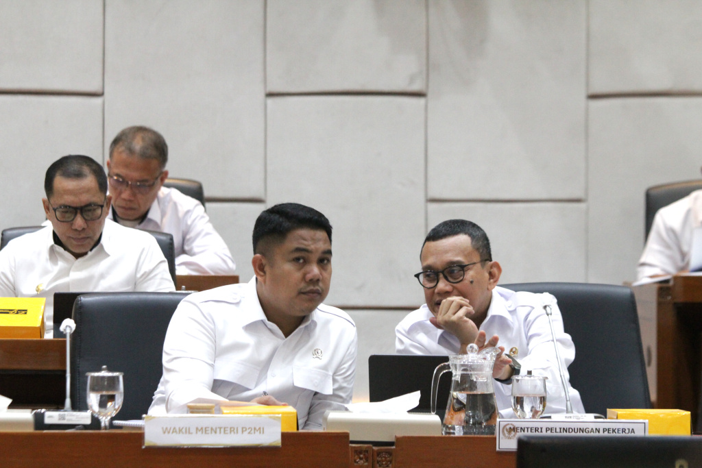 Komisi IX DPR menggelar Raker dengan Menteri P2MI Abdul Kadir Karding membahas Anggaran TA 2026 (Ashar/SinPo.id)