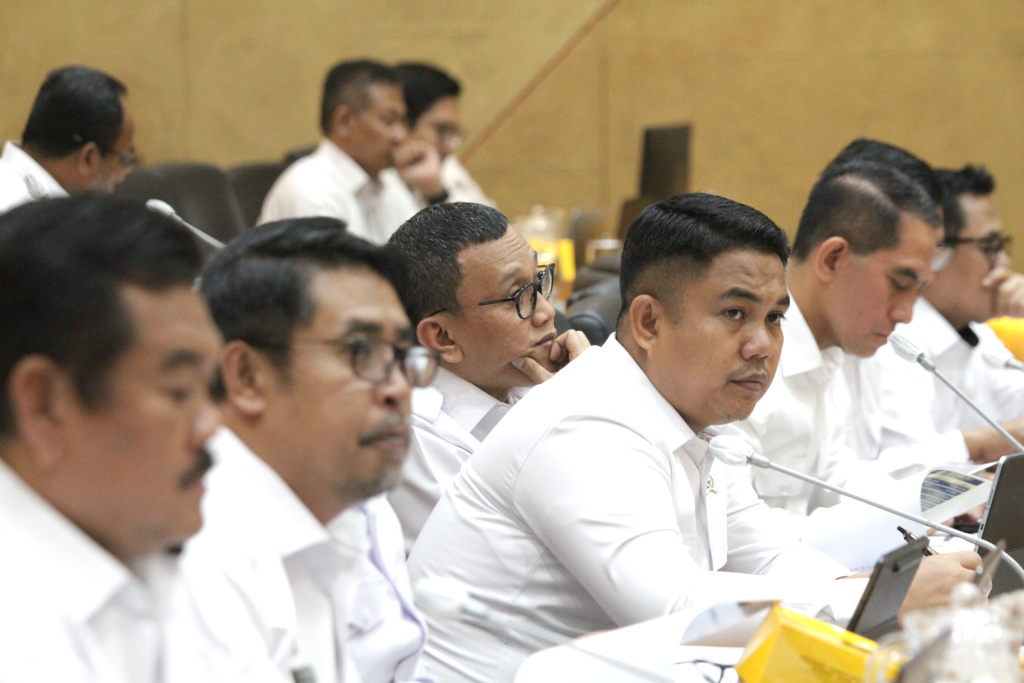 Komisi IX DPR menggelar Raker dengan Menteri P2MI Abdul Kadir Karding membahas Anggaran TA 2026 (Ashar/SinPo.id)