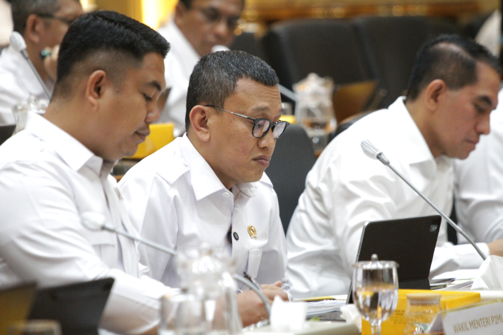 Komisi IX DPR menggelar Raker dengan Menteri P2MI Abdul Kadir Karding membahas Anggaran TA 2026 (Ashar/SinPo.id)