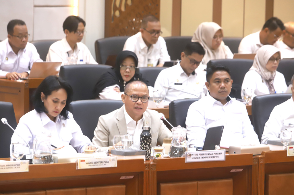 Komisi IX DPR menggelar raker dengan Menteri P2MI Mukhtarudin membahas Program kerja dan Perlindungan PMI di negara konflik Timur Tengah (Ashar/SinPo.id)
