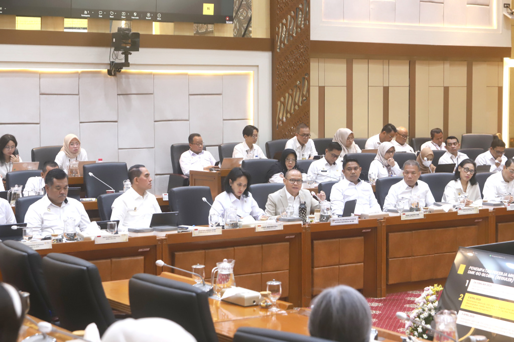 Komisi IX DPR menggelar raker dengan Menteri P2MI Mukhtarudin membahas Program kerja dan Perlindungan PMI di negara konflik Timur Tengah (Ashar/SinPo.id)