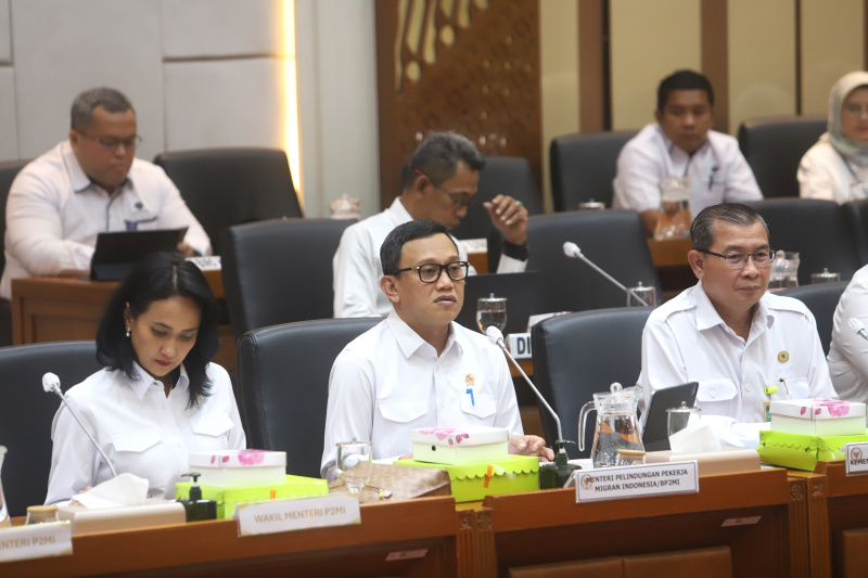 Komisi IX DPR gelar raker dengan Menteri P2MI Abdul Kadir Karding membahasn perkuat pengamanan dan perlindungan Pekerja Migran Indonesia (Ashar/SinPo)