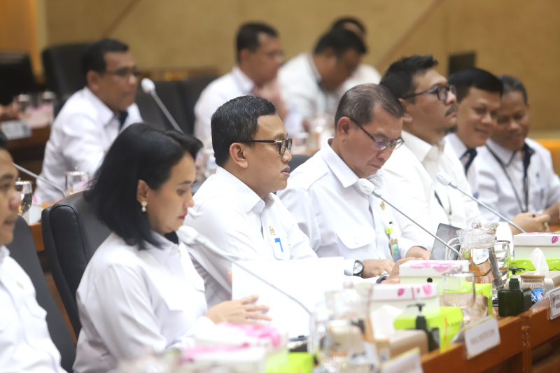 Komisi IX DPR gelar raker dengan Menteri P2MI Abdul Kadir Karding membahasn perkuat pengamanan dan perlindungan Pekerja Migran Indonesia (Ashar/SinPo)