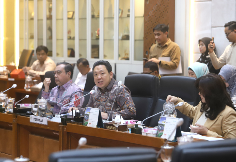 Komisi IX DPR gelar raker dengan Menteri P2MI Abdul Kadir Karding membahasn perkuat pengamanan dan perlindungan Pekerja Migran Indonesia (Ashar/SinPo)