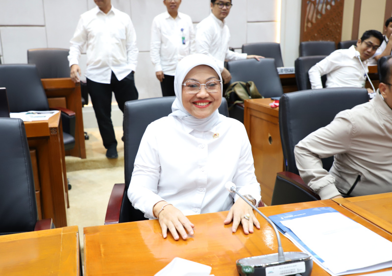 Komisi IX DPR gelar raker dengan Menteri Tenaga Kerja Ida Fauziyah bahas pelaksanaan THR Idul Fitri 1445 H bagi pekerja (Ashar/SinPo.id)