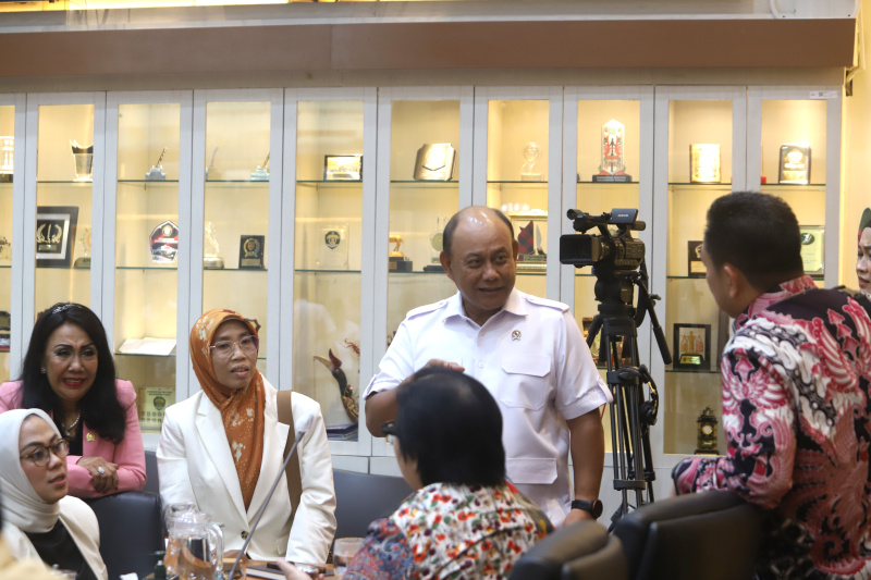 Komisi IX DPR gelar RDP dengan Kepala Badan Gizi Nasional Dadan Hindayana membahas evaluasi program makan bergizi gratis triwulan II (Ashar/SinPo.id)