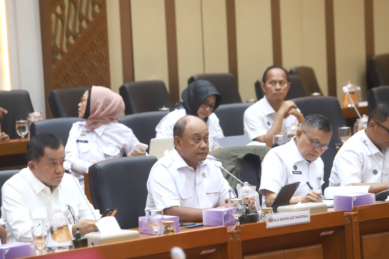 Komisi IX DPR gelar RDP dengan Kepala Badan Gizi Nasional Dadan Hindayana membahas evaluasi program makan bergizi gratis triwulan II (Ashar/SinPo.id)