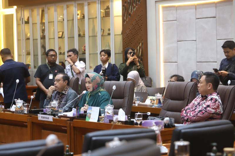 Komisi IX DPR gelar RDP dengan Kepala Badan Gizi Nasional Dadan Hindayana membahas evaluasi program makan bergizi gratis triwulan II (Ashar/SinPo.id)